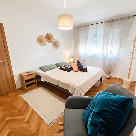 Renoviran 3soban Stan U Novoj Varosi,banja Luka